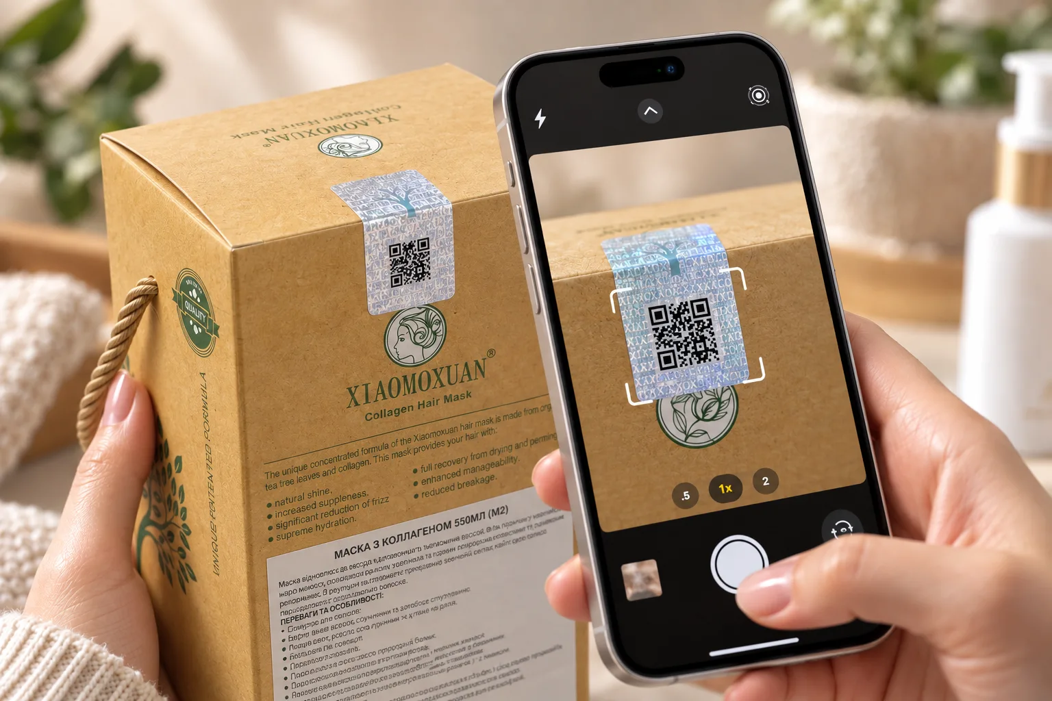 Покупець перевіряє QR-код на упаковці косметики Xiaomoxuan